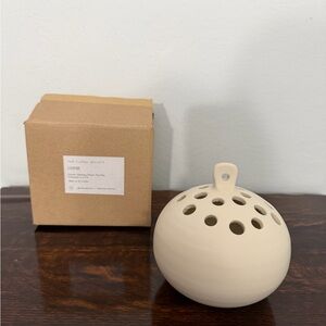 The Floral Society CHF01 Ceramic Hanging Frog Vase, NIB